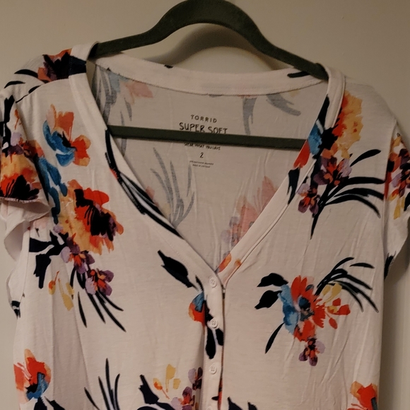 Torrid SuperSoft tiered knit floral blouse - Picture 1 of 5